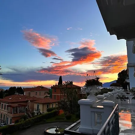 Elegant Sea View Retreat In Historic With Pool Appartement Bordighera