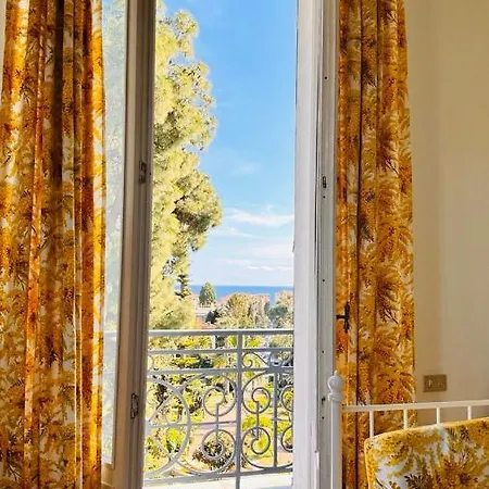 Appartement Elegant Sea View Retreat In Historic With Pool Bordighera