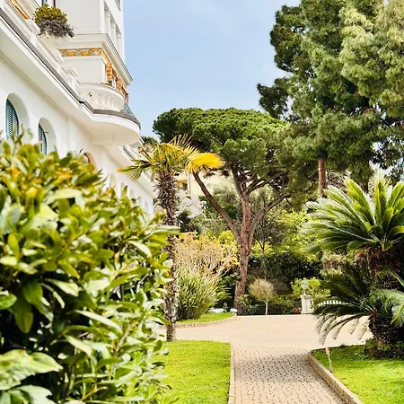 Elegant Sea View Retreat In Historic With Pool Bordighera