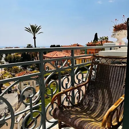 Appartement Elegant Sea View Retreat In Historic With Pool Bordighera