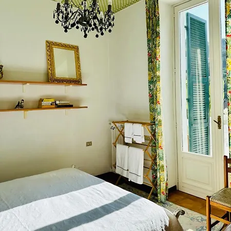 Elegant Sea View Retreat In Historic With Pool Appartement Bordighera